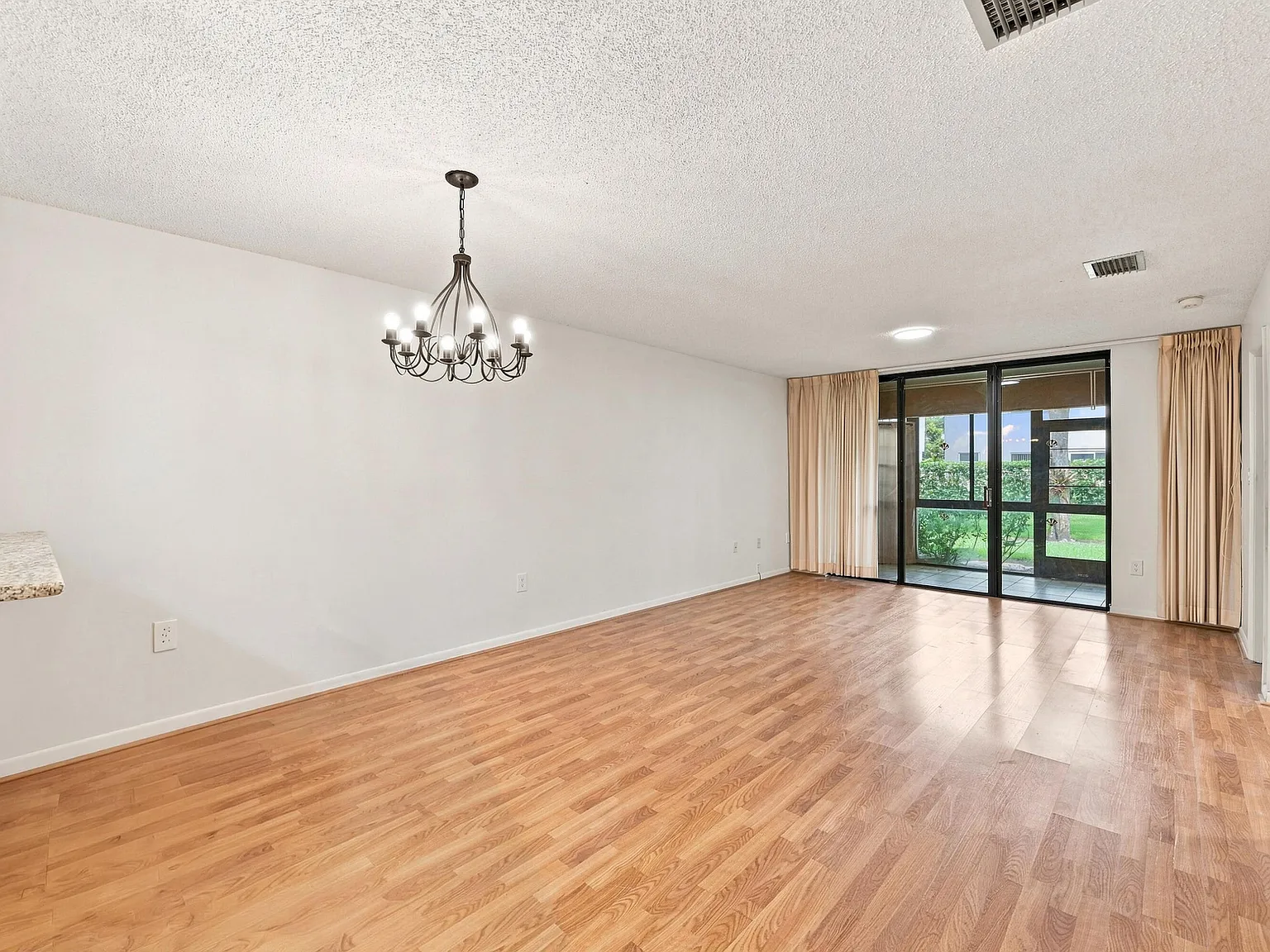 2 bed, 2.0 bath, 1151 sqft, $2,700 — Photo 4