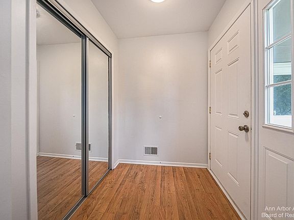 4th image of 2635 Glenbrook Ct