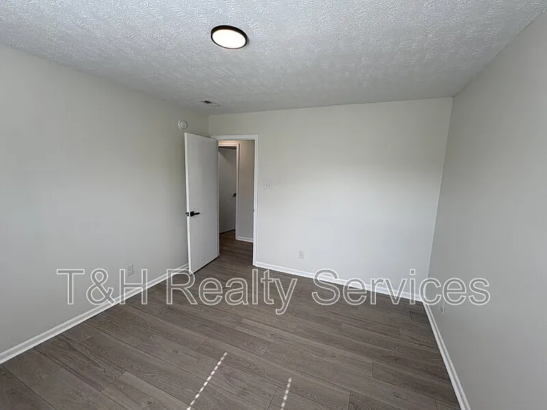 2145 Shadowbrook Dr — Photo 11