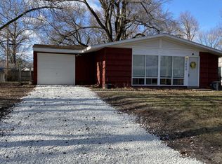 1409 Hollycrest Dr, Champaign, IL 61821