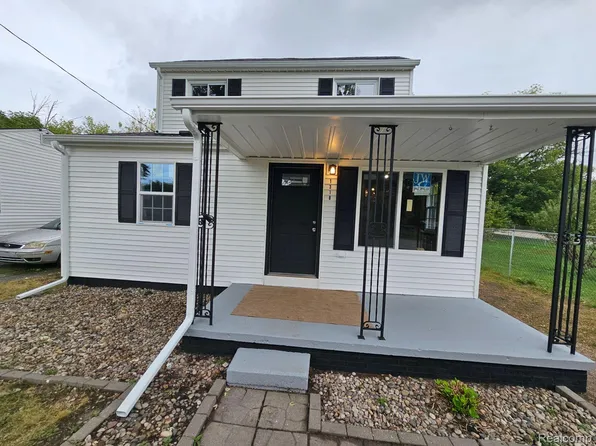 1318 Wells St, Burton, MI 48529