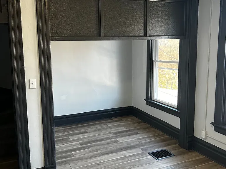 239 Watson Blvd — Photo 2