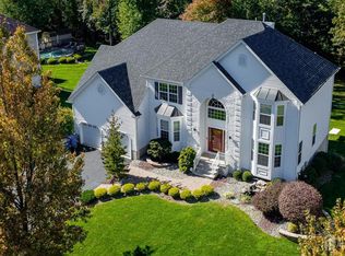 28 Tall Oaks Dr, Monroe Township, NJ 08831