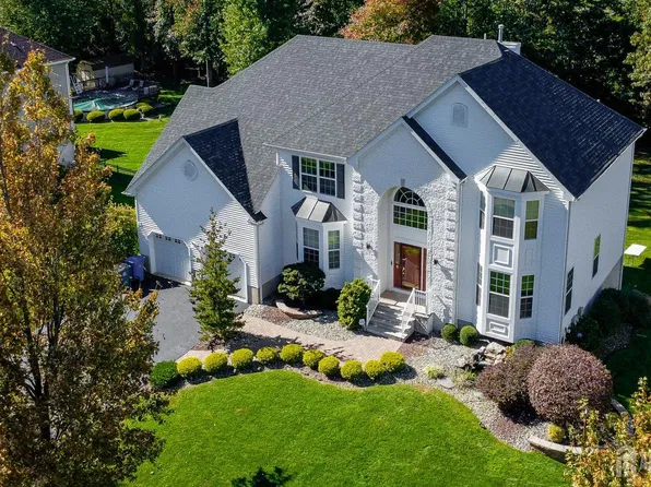 28 Tall Oaks Dr, Monroe Township, NJ 08831