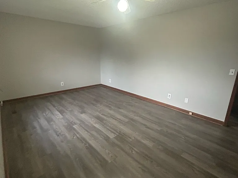 107 Williams St — Photo 2