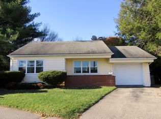 9 Spofford St, Lewiston, ME 04240