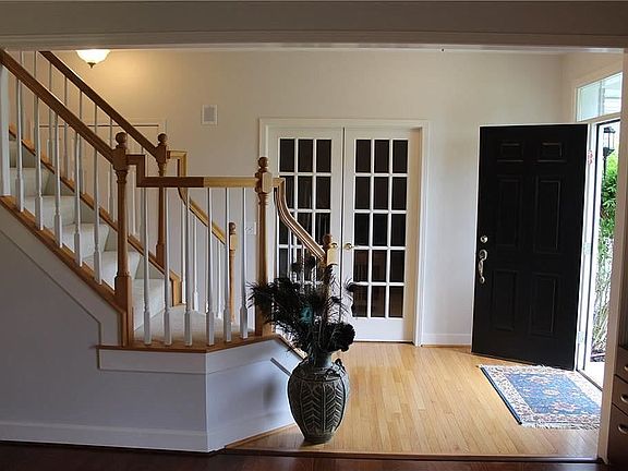 4th image of 10 Woodgreen Dr