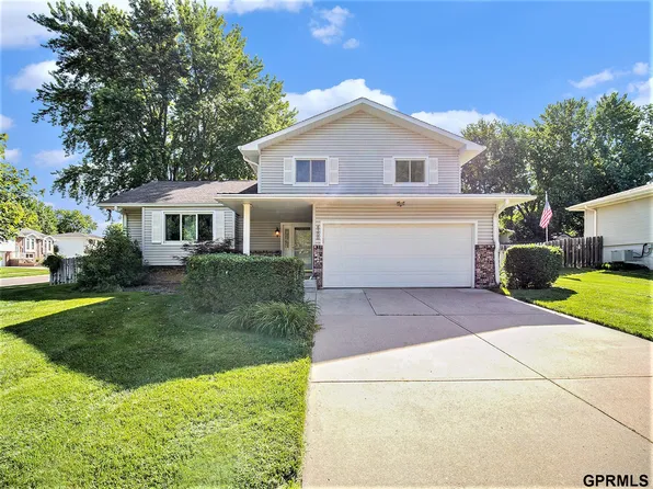 6300 Briar Rosa Dr, Lincoln, NE 68516