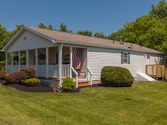 3rd image of 5 Adams Dr