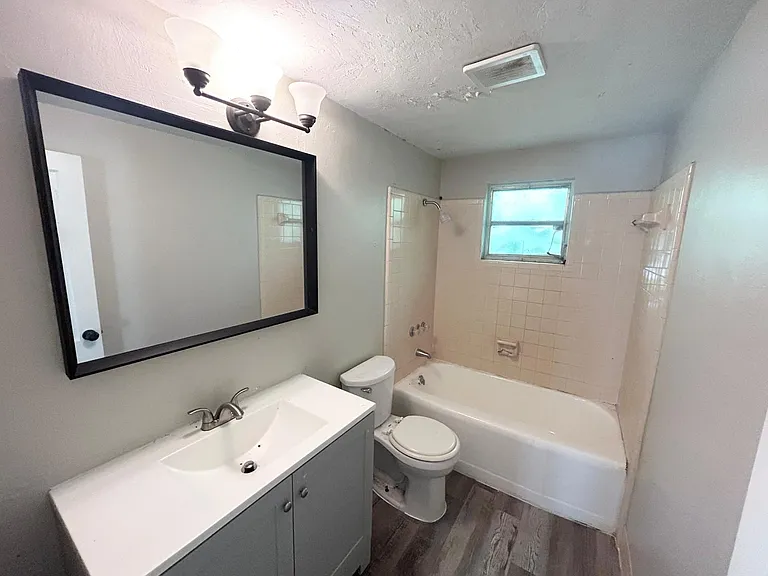 1313 NE 33rd St — Photo 15