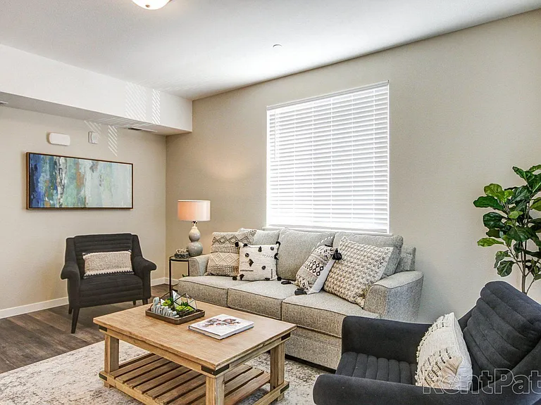 The Summit Apartments — Photo 22