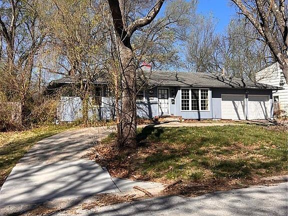 4th image of 13624 Parker Ave