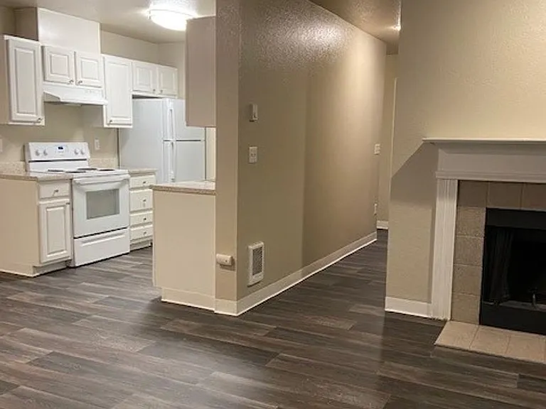 Signature Apartments — Photo 40