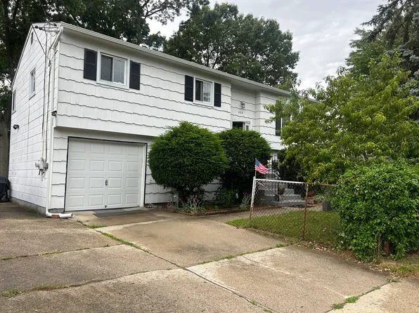 403 E Hoffman Ave #1, Lindenhurst, NY 11757