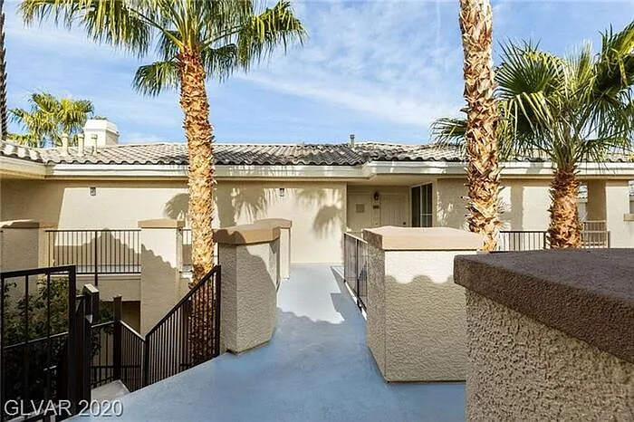 3 bed, 2.0 bath, 1437 sqft, $1,795 — Photo 2