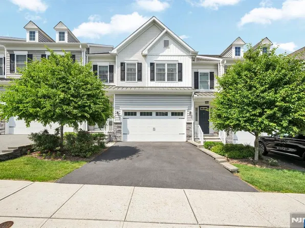 6 Hickory Court, Cedar Grove, NJ 07009