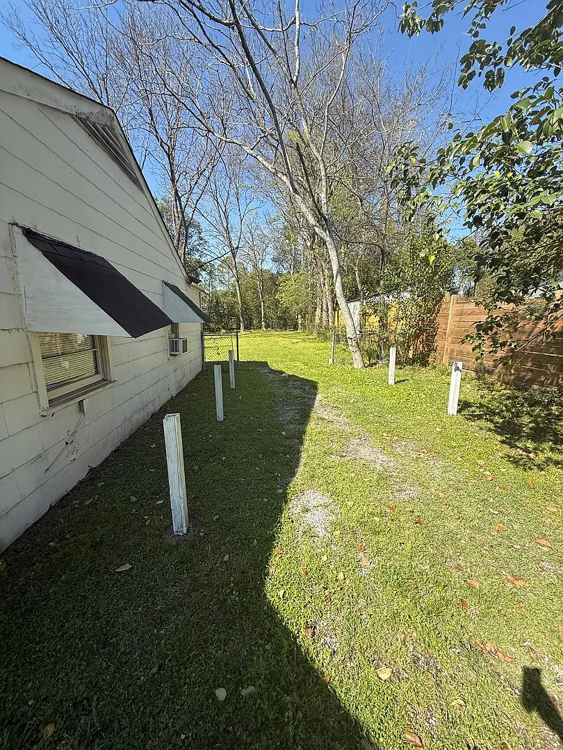 3 bed, 1.0 bath, 999 sqft, $675 — Photo 2