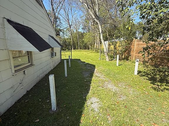 2nd image of 2401 Overhill Rd