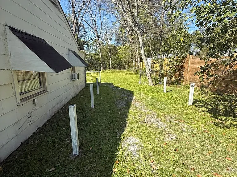 2401 Overhill Rd — Photo 2