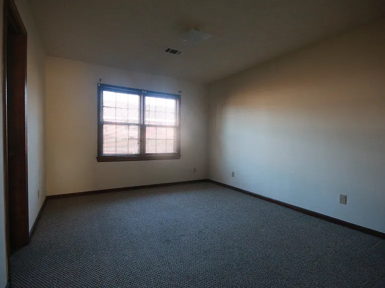 129 Williamson St SW — Photo 14