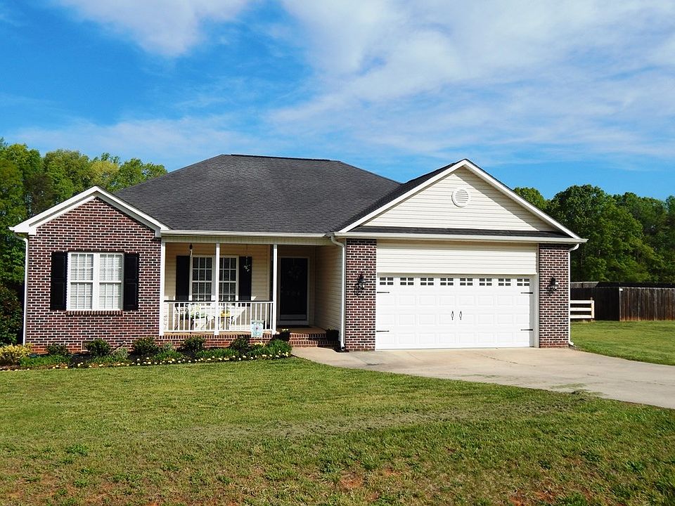 1st image of 304 River Run Dr
