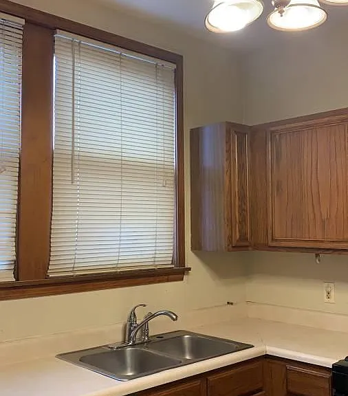 221 E Highland St — Photo 5