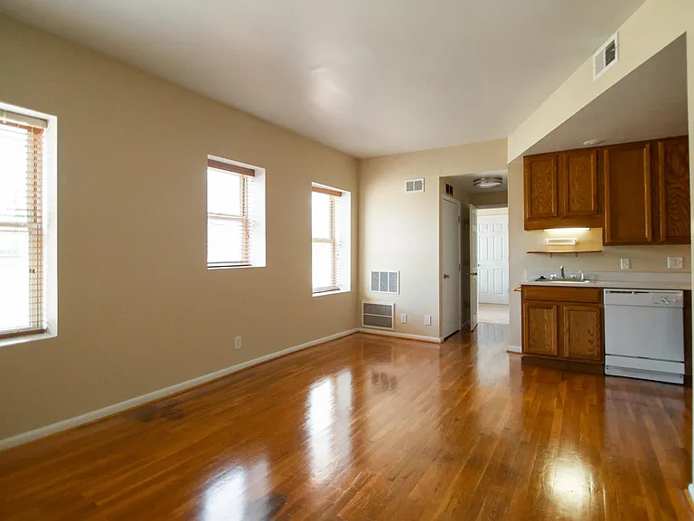 Madison Apartments — Photo 10