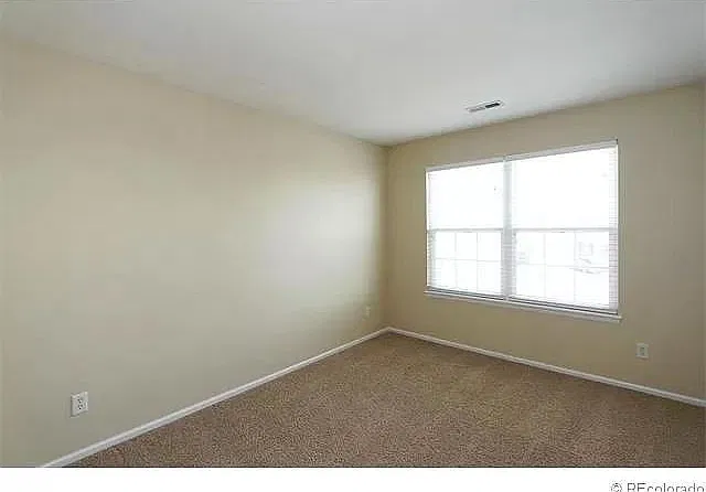 3 bed, 2.5 bath, 1945 sqft, $3,200 — Photo 4