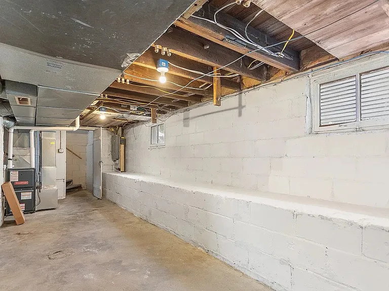 408 Van Raalte Ave — Photo 24