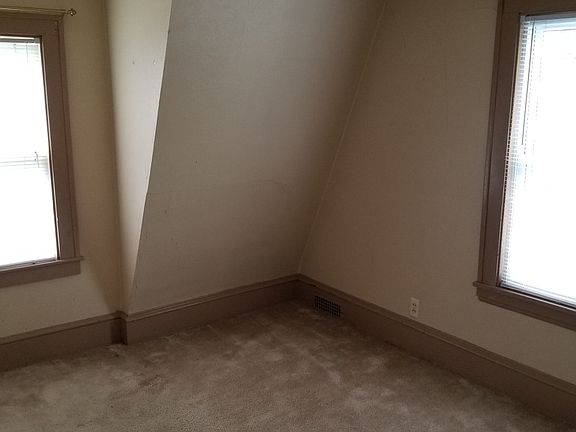 5th image of 1022 College St N