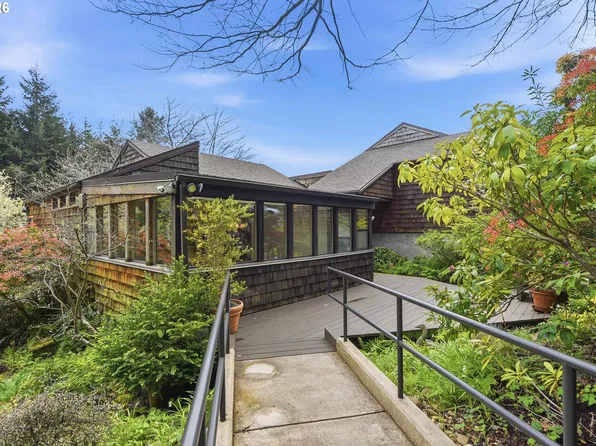 1310 Ingersoll St, Coos Bay, OR 97420