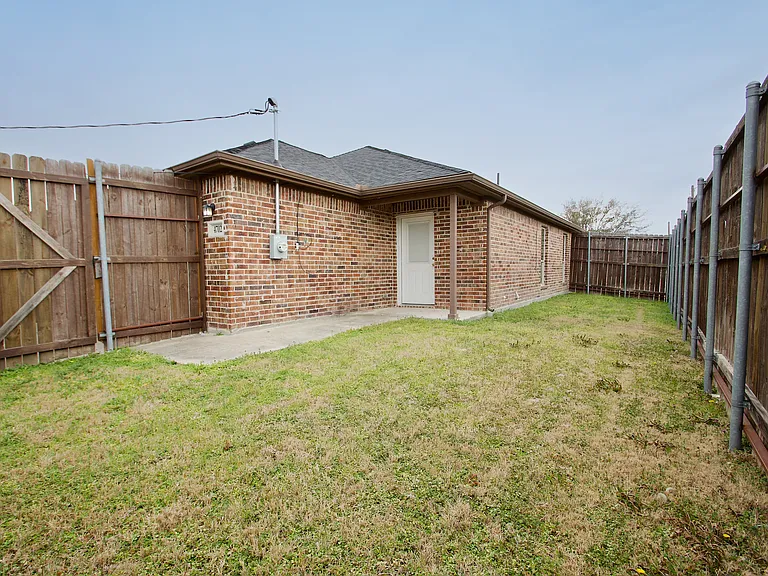 4702 Mariner Dr — Photo 25