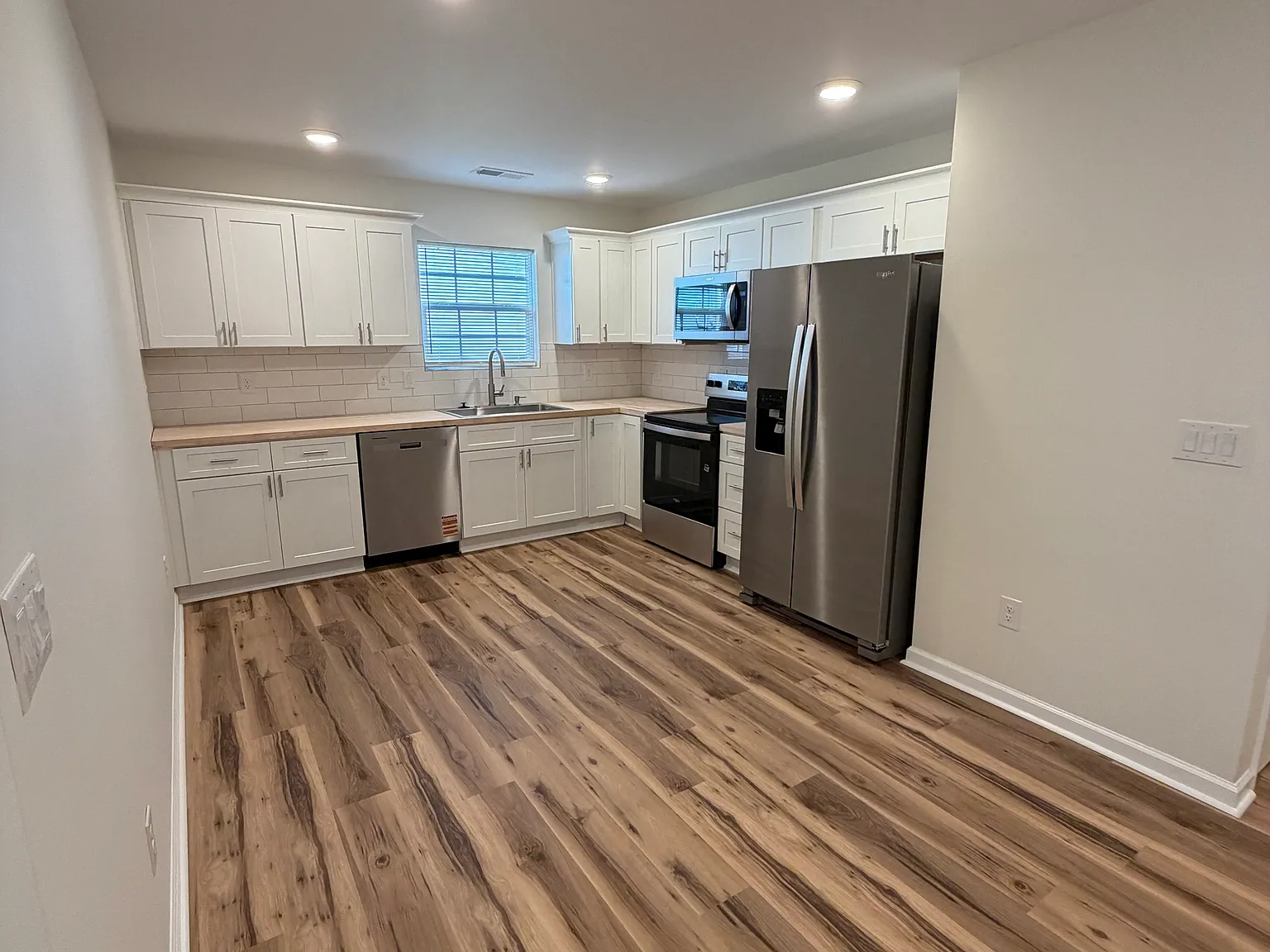 3 bed, 1200 sqft, $1,600 — Photo 4