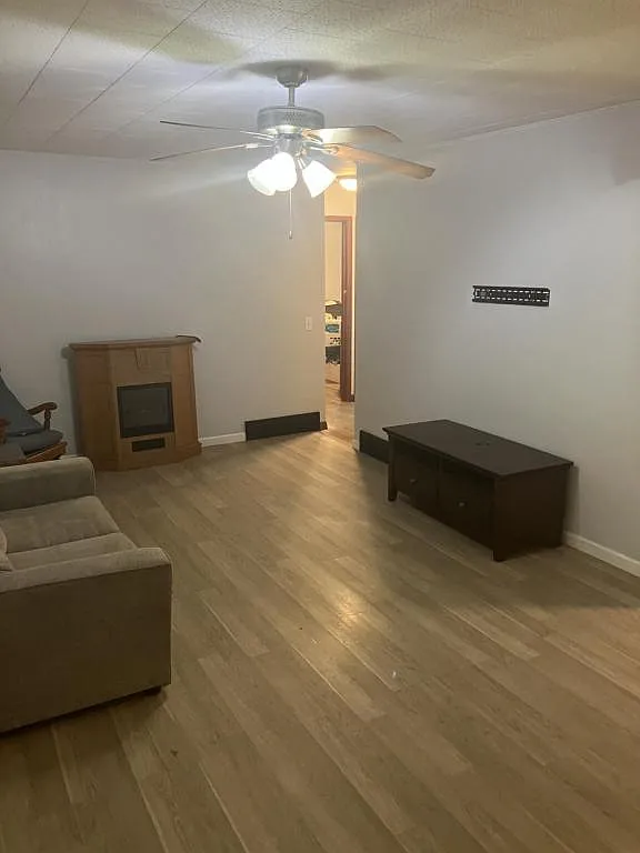 529 S Jackson St, Unit B — Photo 3