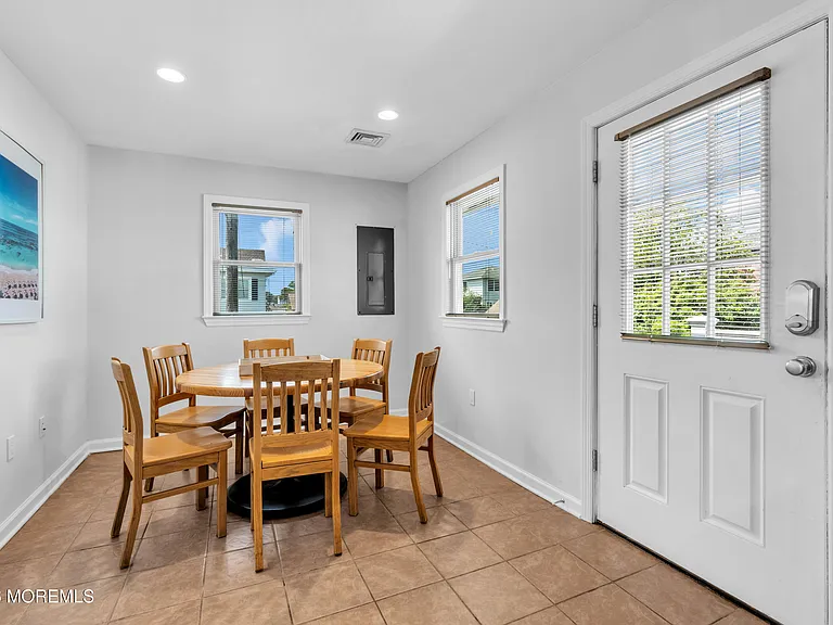27 Arnold Ave — Photo 20