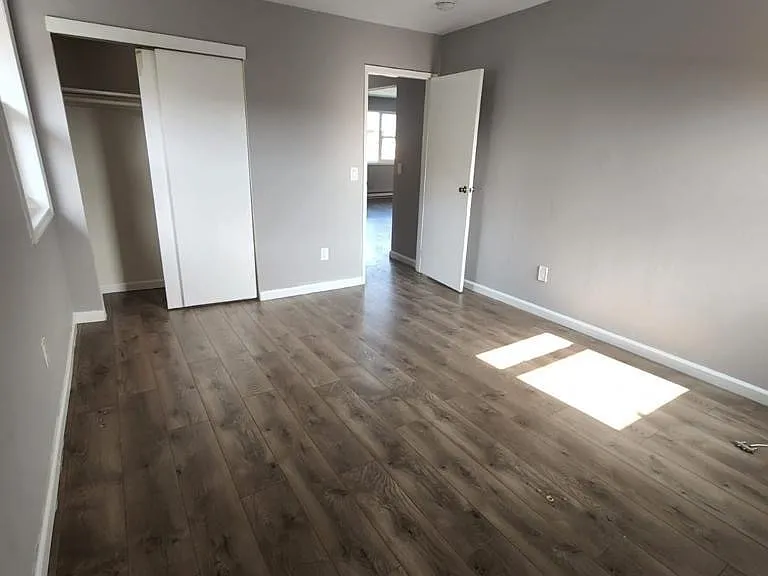 215 Buckley St — Photo 6
