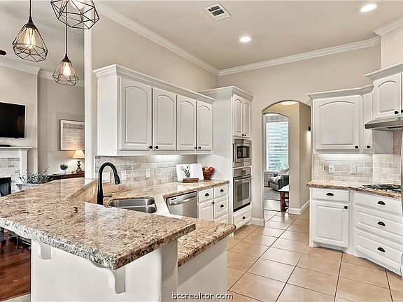4th image of 2938 Ambrose Dr