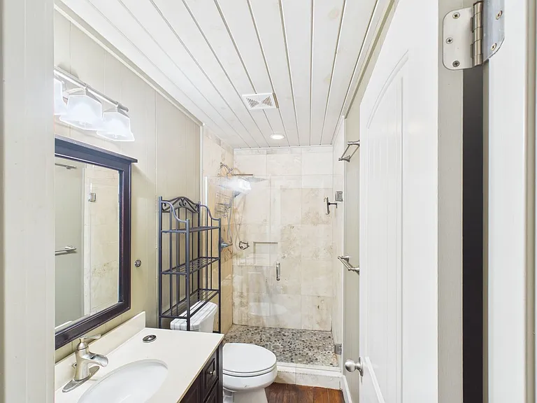 104 N Elk St — Photo 2