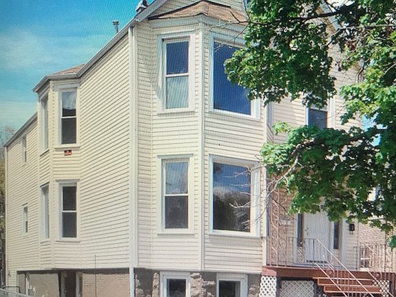 3rd image of 8010 S Coles Ave