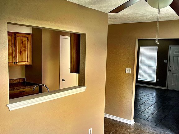 4th image of 4612 Orange Cir N