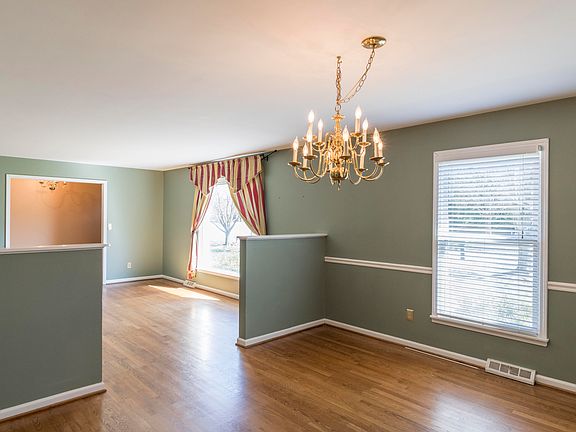 4th image of 100 Summertree Dr