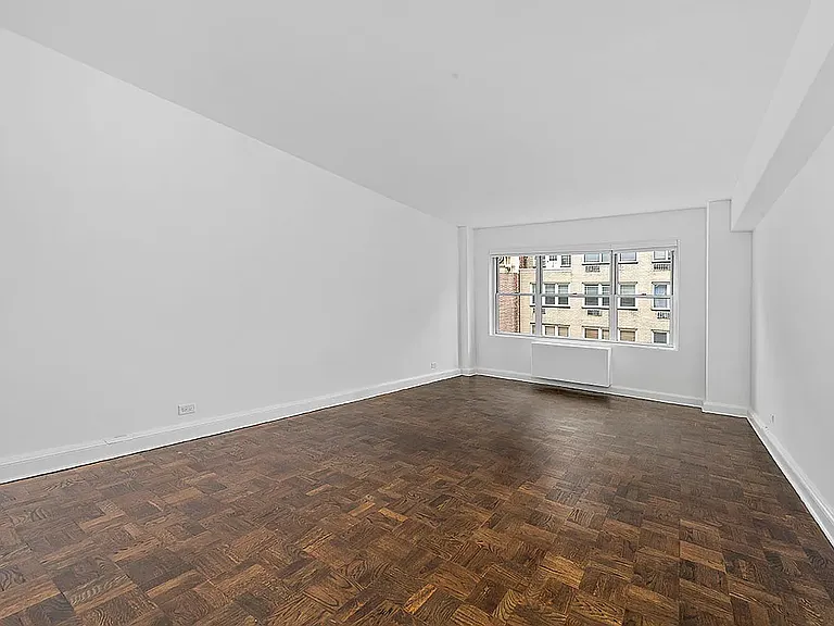 136 E 55th St #4N — Photo 1