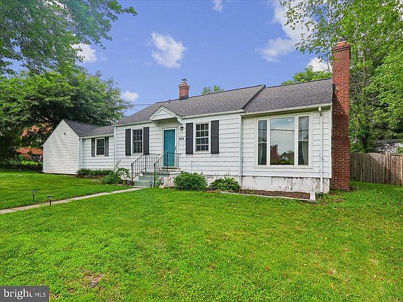 3rd image of 4247 Warren St