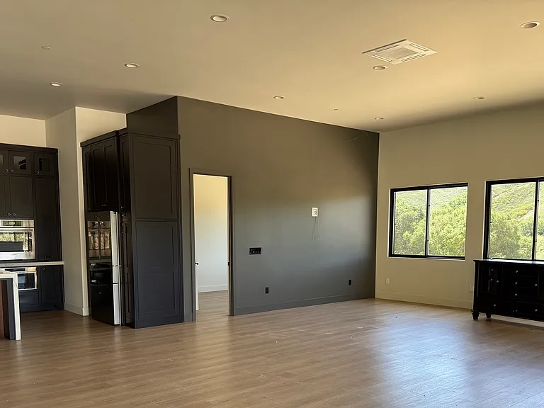 8598 Webster Rd — Photo 2