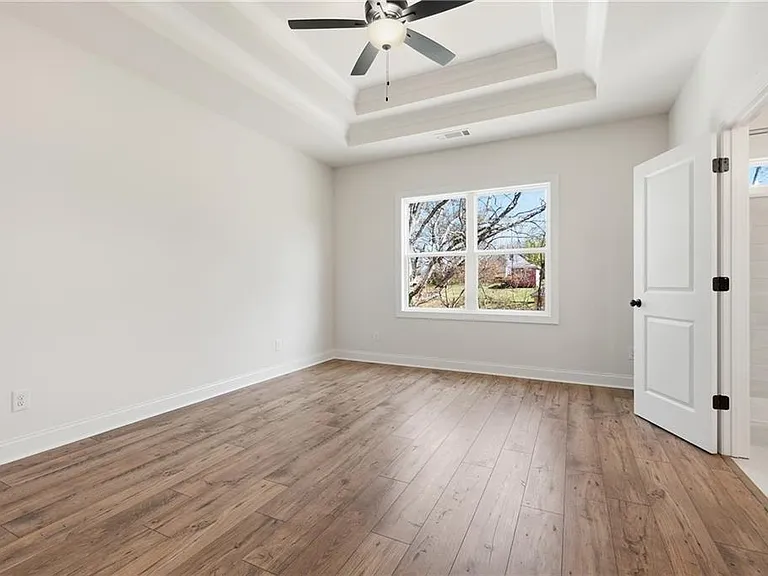 120 Poplar St — Photo 13