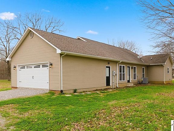 3rd image of 5950 Oaks Rd