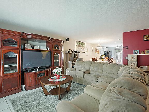 4th image of 4731 Orleans Ct APT B