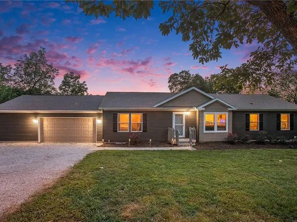 221 E Sugar Lake Dr, Mound City, KS 66056