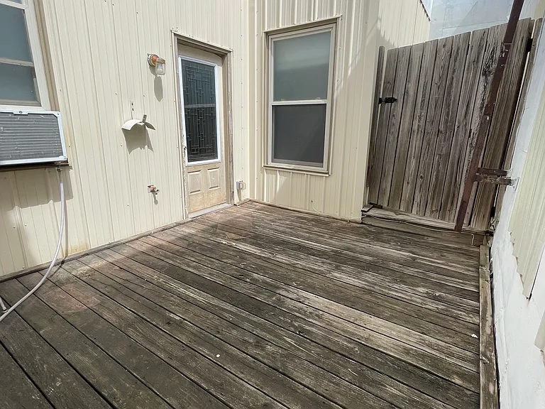 109 1/2 E 6th St #16 — Photo 16