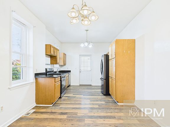 4th image of 2343 Jefferson St